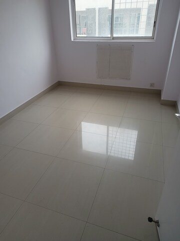 Building Lobby in 3 BHK Apartment at DLF Ridgewood Estate, Dlf Phase iv – for Rent
