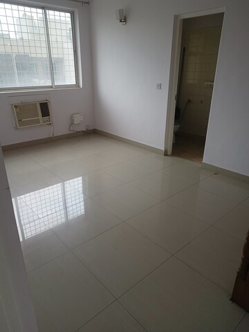 Furnished Amenities in 3 BHK Apartment at DLF Ridgewood Estate, Dlf Phase iv – for Rent
