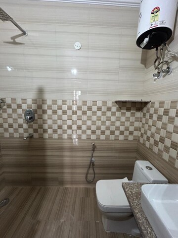Master Bedroom in 4 BHK Apartment at Vastu Apartments, Sector 55 – for Rent