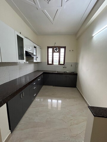 Kitchen in 4 BHK Apartment at Vastu Apartments, Sector 55 – for Rent