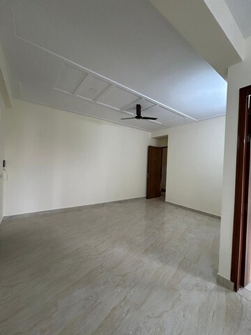 Room in 4 BHK Apartment at Vastu Apartments, Sector 55 – for Rent