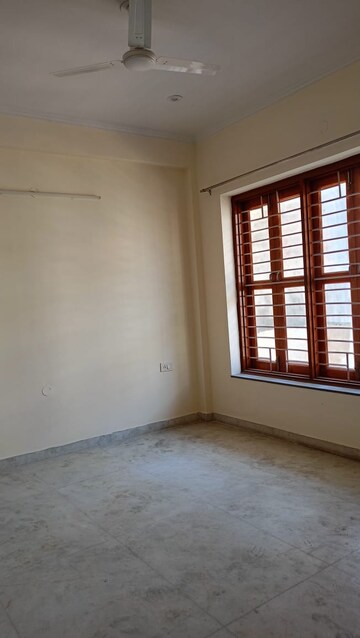 Room in 3 BHK Apartment at The Arihant CGHS, Sector 56 – for Rent