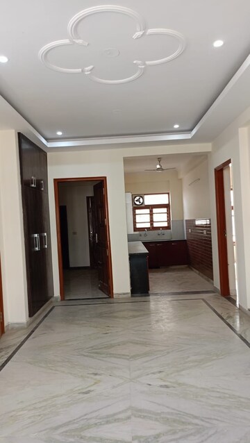Room in 3 BHK Apartment at The Arihant CGHS, Sector 56 – for Rent
