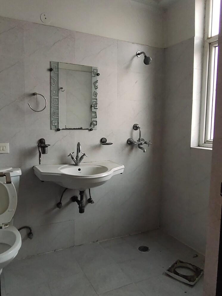 Bathroom, ramprastha-zen-spire 3 Bedroom 1700 Sq.Ft. Apartment In Vaishali Extension Ghaziabad 8948764
