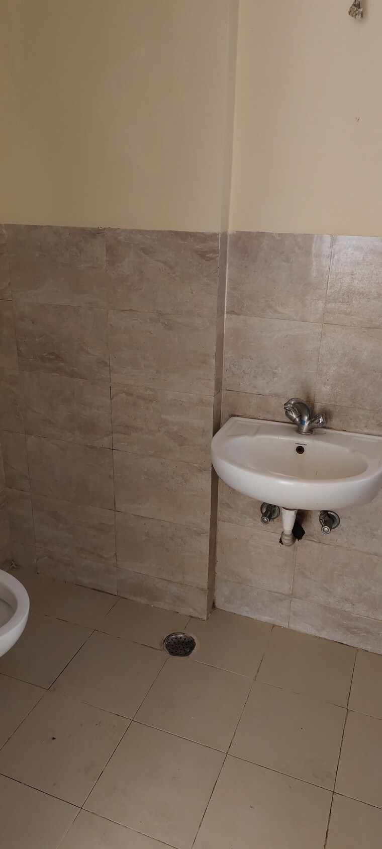 Bathroom, wave-dream-homes 2 Bedroom 840 Sq.Ft. Apartment In Wave City Ghaziabad 8948772