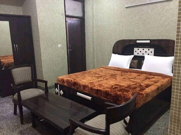 4 BHK Villa For Rent in DDA Taimoor Enclave, New Friends Colony