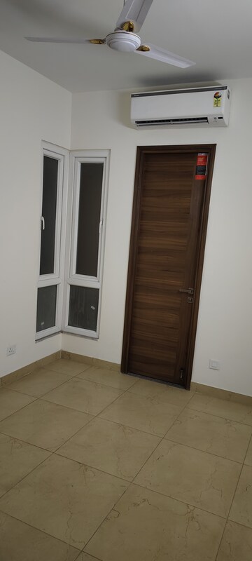 Room in 4 BHK Apartment at Uchdpl Veridia Oakwood Enclave, Wave City – for Sale