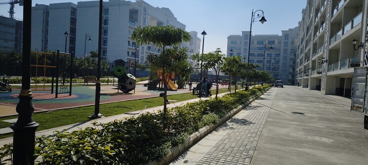 Garden, uchdpl-veridia-oakwood-enclave 4 Bedroom 2385 Sq.Ft. Apartment In Wave City Ghaziabad 8948792