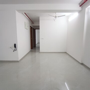 Room in 3 BHK Apartment at Shraddha Elite, Poisar – for Rent