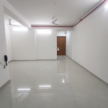 Room in 3 BHK Apartment at Shraddha Elite, Poisar – for Rent