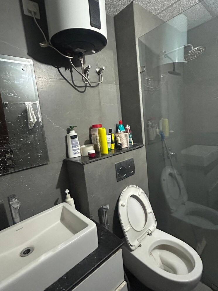 Master Bedroom, maya-green-lotus-saksham 3 Bedroom 1800 Sq.Ft. Apartment In International Airport Road Zirakpur 8948815