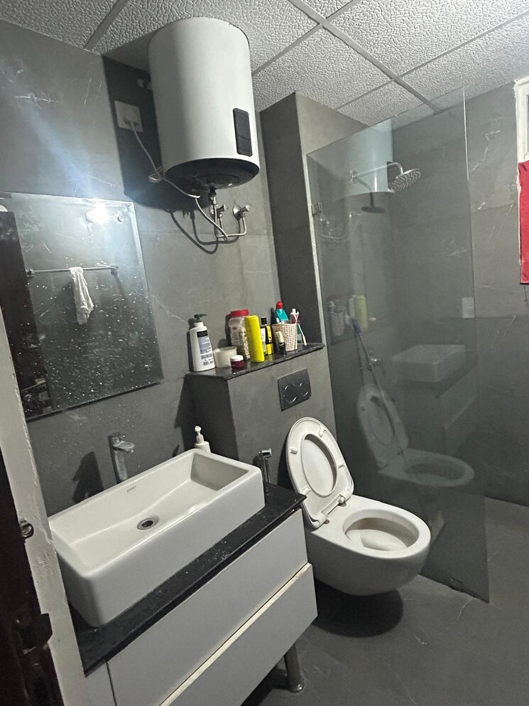 Master Bedroom, maya-green-lotus-saksham 3 Bedroom 1800 Sq.Ft. Apartment In International Airport Road Zirakpur 8948815