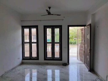 Room in 4 BHK Villa at Amrapali Leisure Park, Amrapali Leisure Valley – for Sale