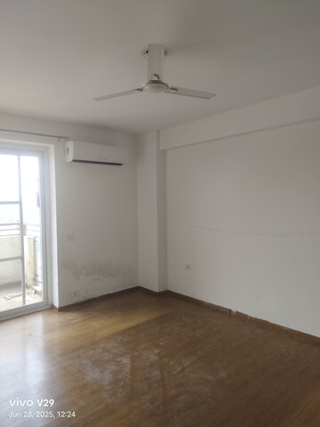 Room in 3 BHK Apartment at Tata Raheja Raisina Residency, Sector 59 – for Rent