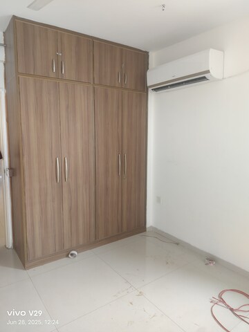 Room in 3 BHK Apartment at Tata Raheja Raisina Residency, Sector 59 – for Rent
