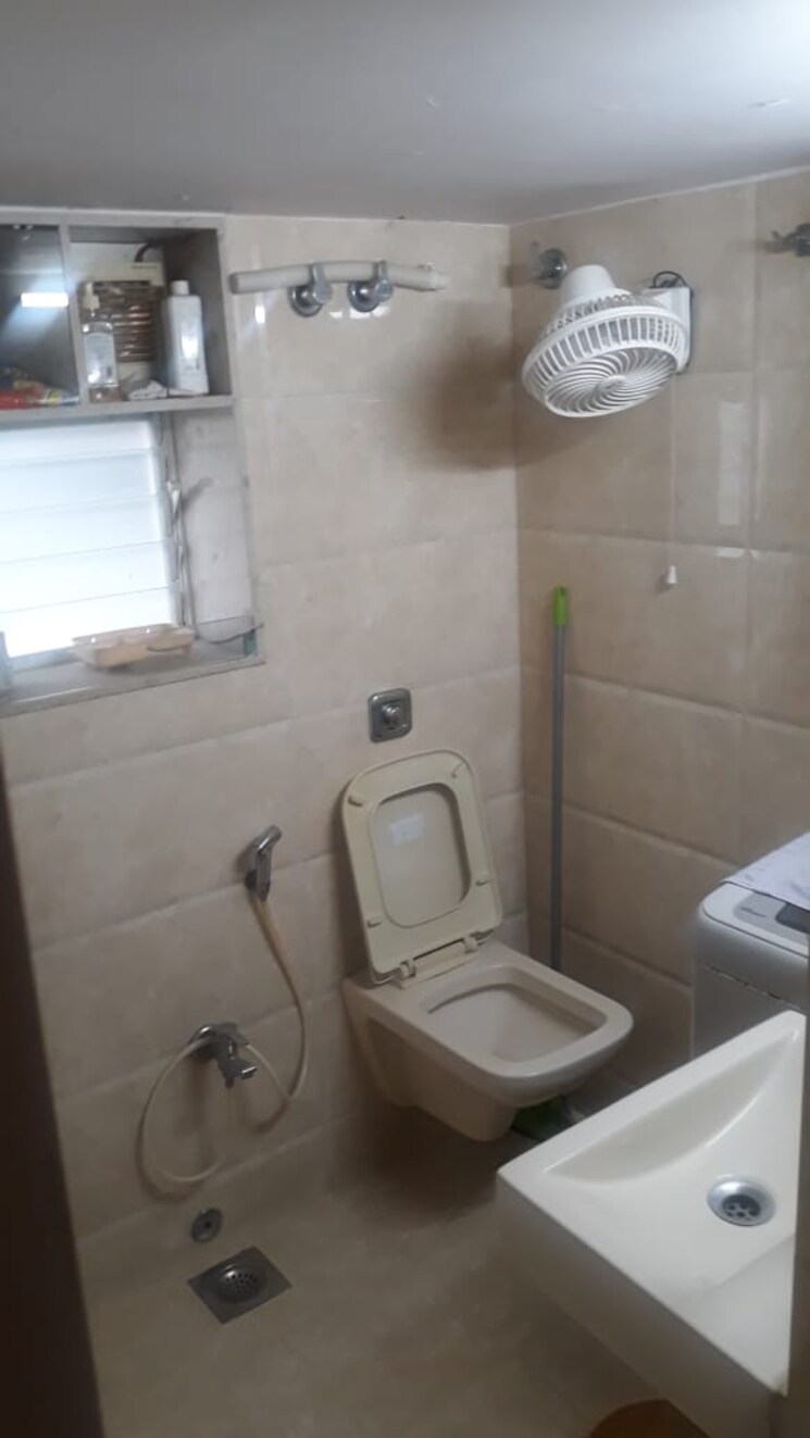 Bathroom, colaba 3 Bedroom 3600 Sq.Ft. Apartment In Colaba Mumbai 8948838