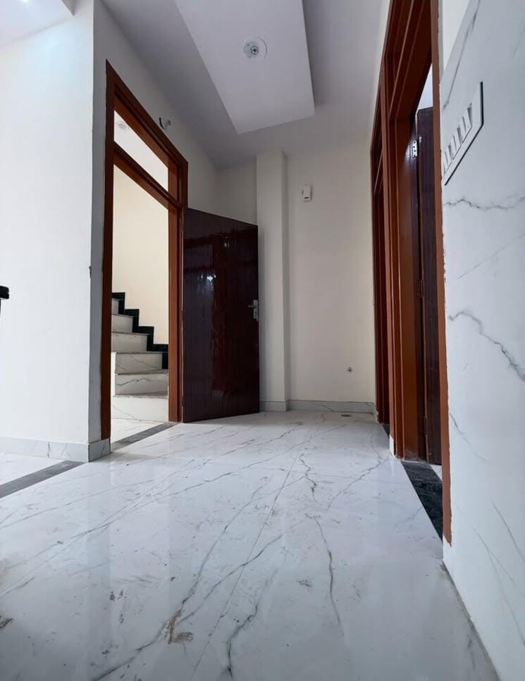 Room, sector 29 3.5 Bedroom 2700 Sq.Ft. Builder Floor In Sector 29 Faridabad 8948836