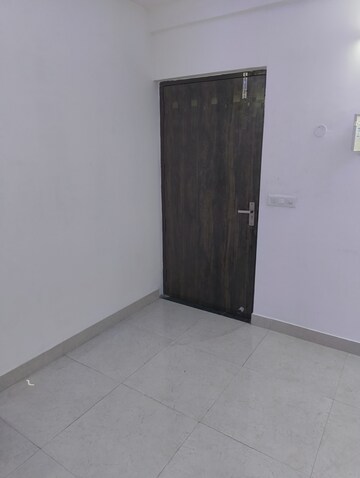Room in 2 BHK Apartment at Signature Global The Roselia, Sector 95a – for Sale