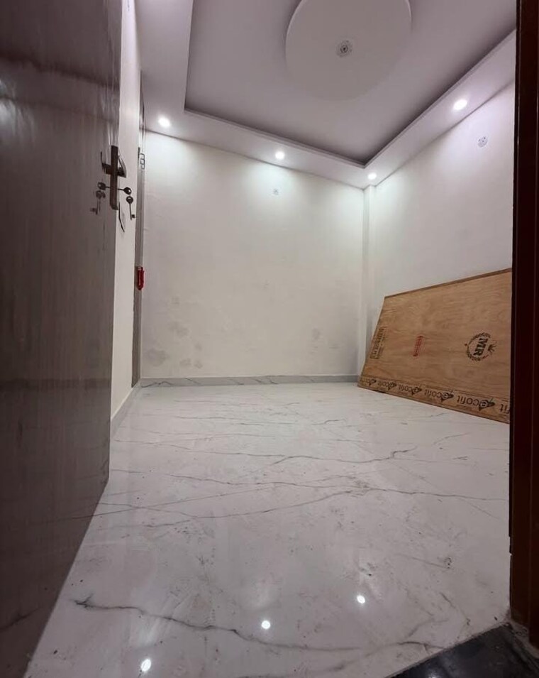 Room, sector 29 3.5 Bedroom 2700 Sq.Ft. Builder Floor In Sector 29 Faridabad 8948836