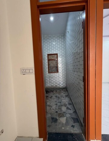 Building Lobby in 3.5 BHK Builder Floor at Sector 29 – for Sale