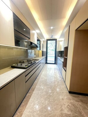 Kitchen in 3 BHK Builder Floor at DLF Building 10, Dlf Phase ii – for Sale