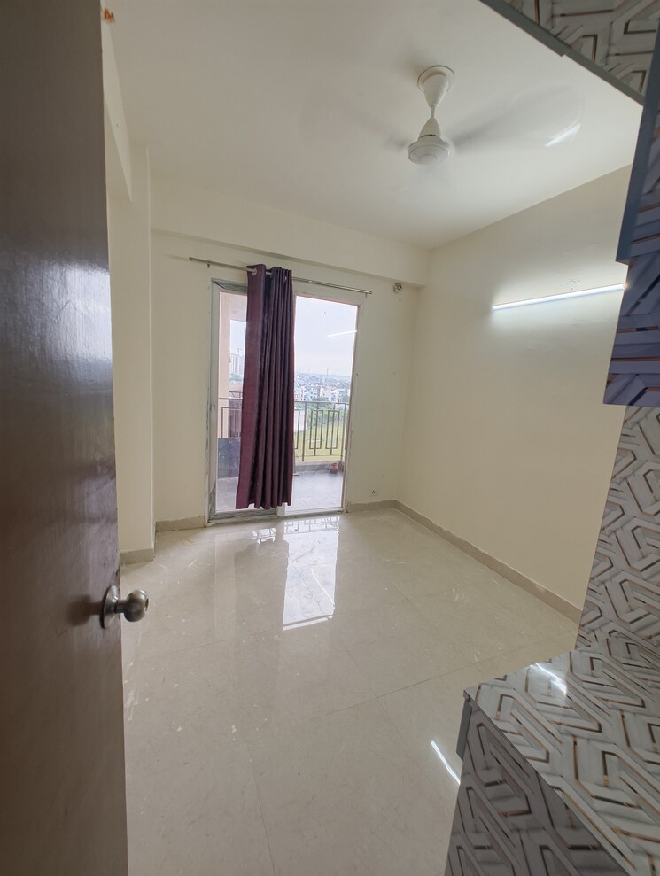 Room, signature-global-the-roselia 2 Bedroom 600 Sq.Ft. Apartment In Sector 95a Gurgaon 8948870