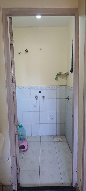 Bathroom in 1 BHK Apartment at Panchratna Heights CHS Kandivali West, Kandivali West – for Rent