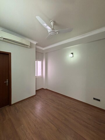 Room in 3 BHK Builder Floor at Ansal API Esencia, Sector 67 – for Rent