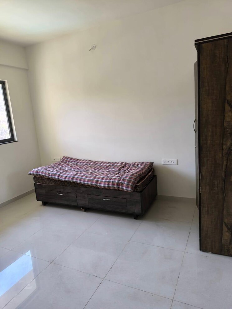 Bedroom, yash-apartments-model-colony 2 Bedroom 1000 Sq.Ft. Apartment In Model Colony Pune 8948906