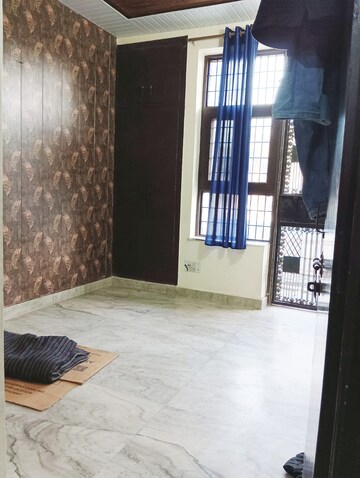 Room in 2 BHK Builder Floor at Green Fields Colony – for Rent