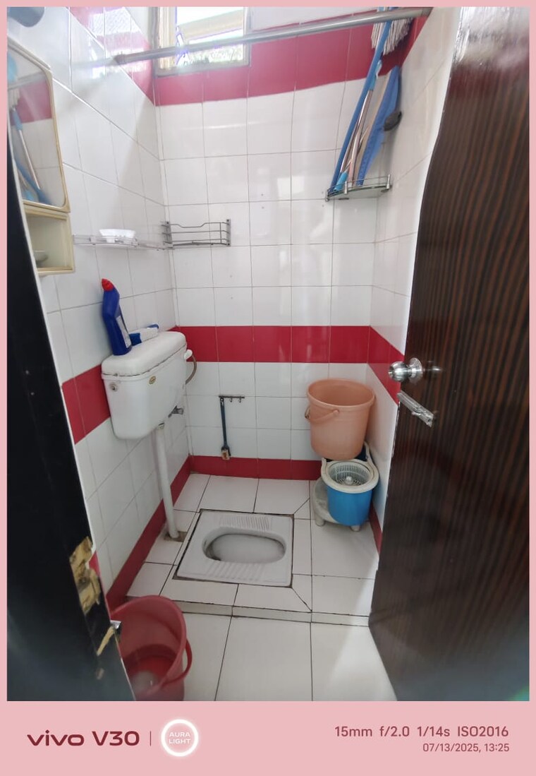 Bathroom, gomti nagar 3.5 Bedroom 2000 Sq.Ft. Apartment In Gomti Nagar Lucknow 8948929