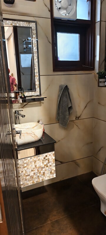Furnished Amenities in 1 BHK Builder Floor at Lajpat Nagar – for Sale