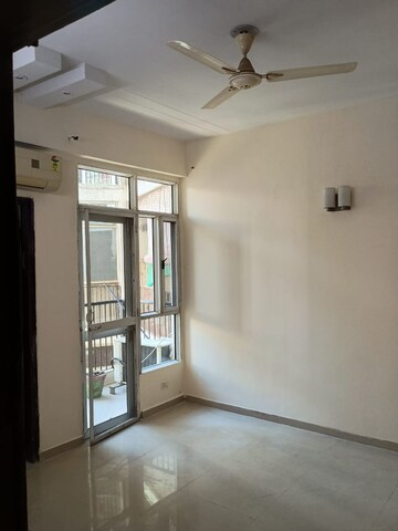 Room in 3 BHK Apartment at Supertech Cape Town, Sector 74 – for Rent
