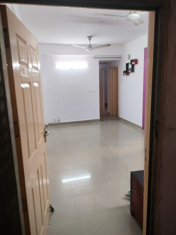 Room in 3 BHK Apartment at Supertech Cape Town, Sector 74 – for Rent