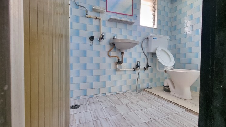 Bathroom, evershine nagar 1 Bedroom 450 Sq.Ft. Apartment In Evershine Nagar Mumbai 8948969