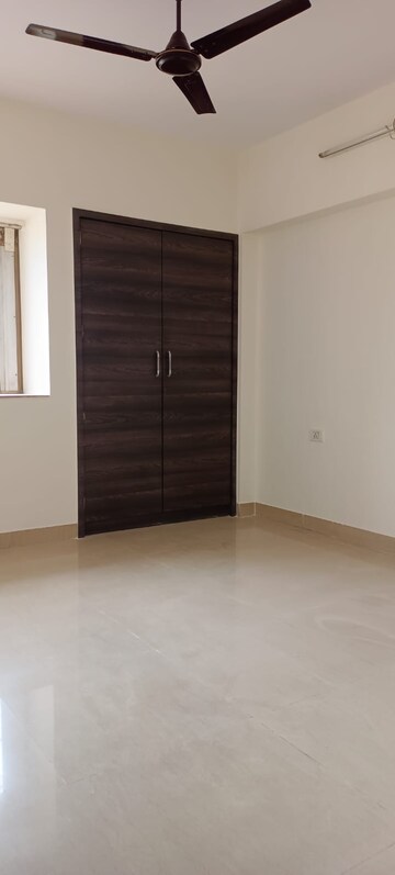 Room in 3 BHK Apartment at Runwal Garden City, Balkum Pada – for Sale