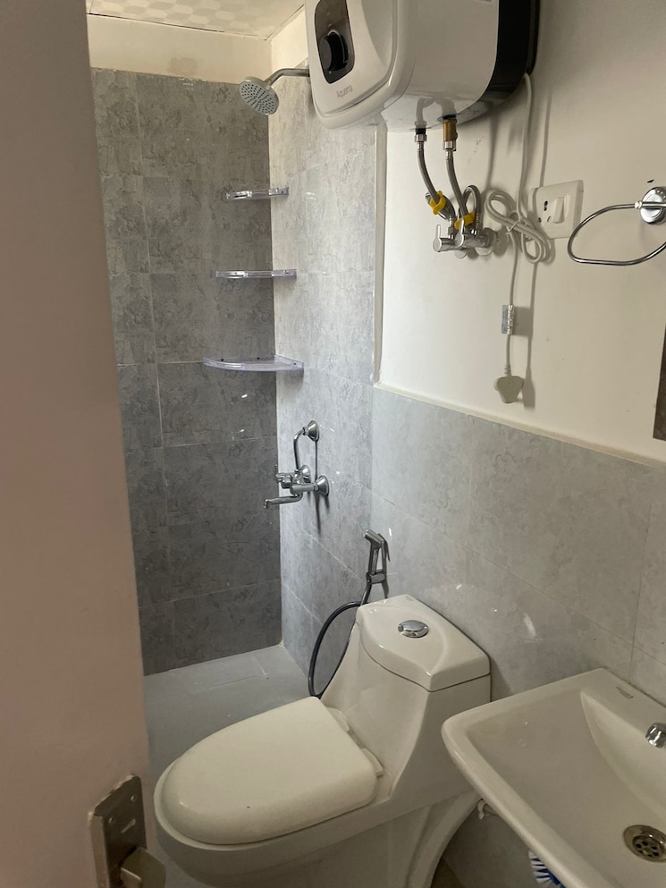 Bathroom, suncity-avenue-76 2 Bedroom 682 Sq.Ft. Apartment In Sector 76 Gurgaon 8949003