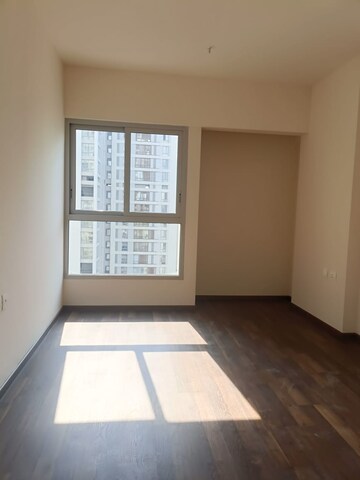 Room in 2 BHK Apartment at Piramal Vaikunth, Balkum Pada – for Rent