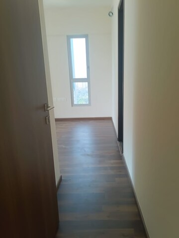 Room in 2 BHK Apartment at Piramal Vaikunth, Balkum Pada – for Rent