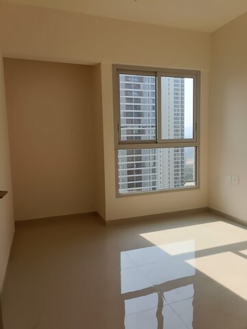 Room in 2 BHK Apartment at Piramal Vaikunth, Balkum Pada – for Rent