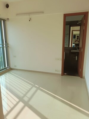 Room in 2 BHK Apartment at Kalpataru The Sunrise, Kolshet Road – for Sale