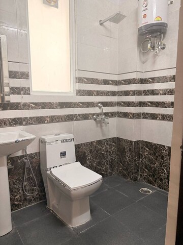 Bathroom in 1 BHK Builder Floor at Sector 5 – for Rent