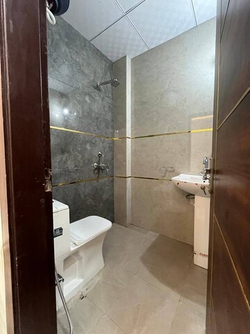 Bathroom in 1 BHK Builder Floor at Sector 5 – for Rent