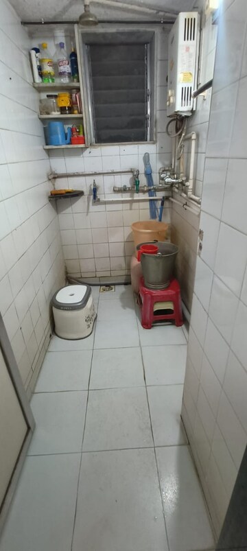 Bathroom in 1 BHK Apartment at Vishnu Nagar – for Rent