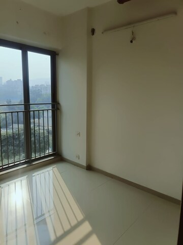 Room in 2 BHK Apartment at Kalpataru The Sunrise, Kolshet Road – for Sale
