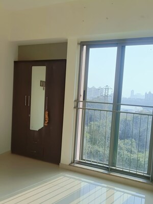 Room in 2 BHK Apartment at Kalpataru The Sunrise, Kolshet Road – for Sale