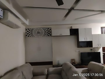 Team Area in 3 BHK Apartment at Sector 15 – for Rent