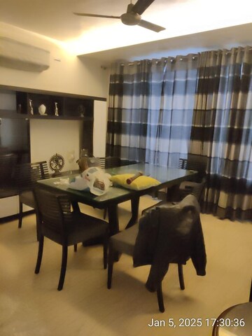 Team Area in 3 BHK Apartment at Sector 15 – for Rent