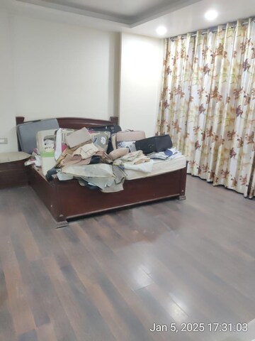 Bedroom in 3 BHK Apartment at Sector 15 – for Rent