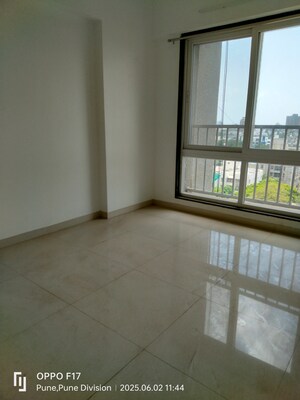 Room in 2.5 BHK Apartment at Ravetkar 70 West Avenue, Erandwane – for Sale